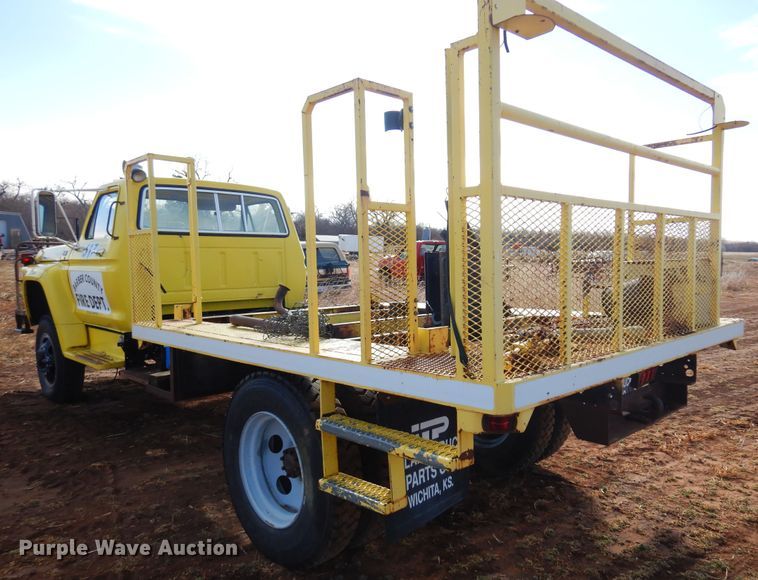 image for item DK4410 1979 Ford F600  flatbed truck