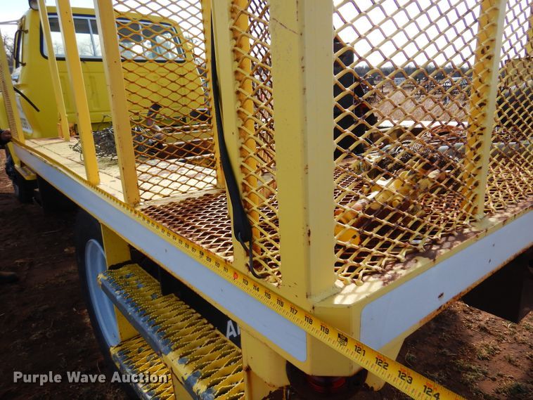 image for item DK4410 1979 Ford F600  flatbed truck