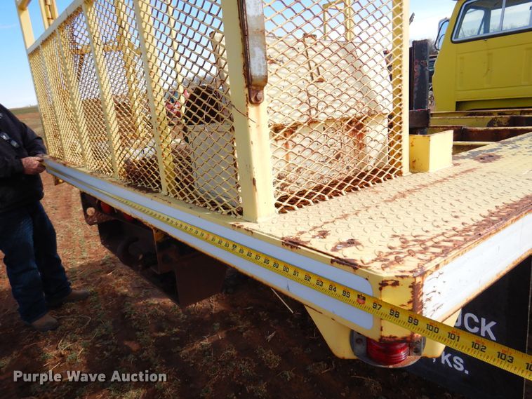 image for item DK4410 1979 Ford F600  flatbed truck