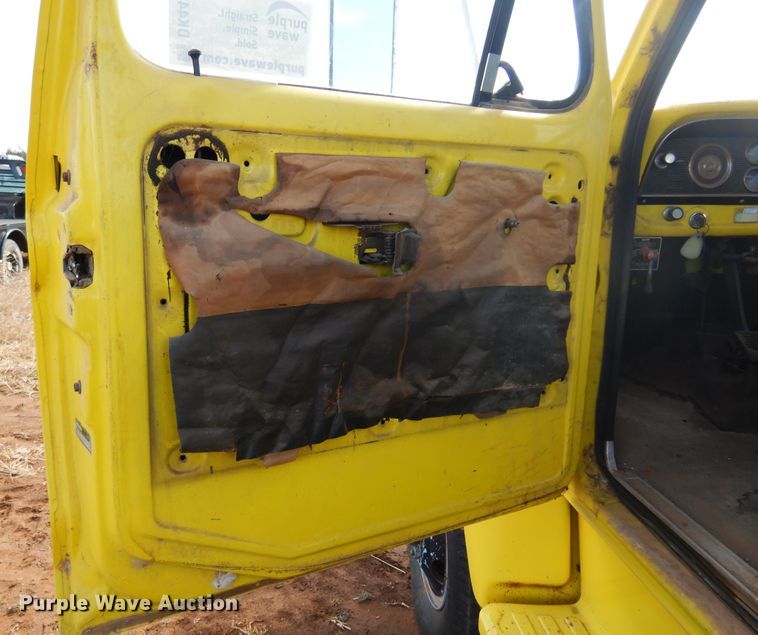 image for item DK4410 1979 Ford F600  flatbed truck