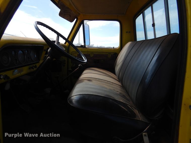 image for item DK4410 1979 Ford F600  flatbed truck