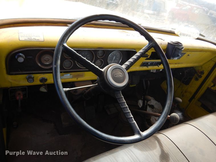 image for item DK4410 1979 Ford F600  flatbed truck