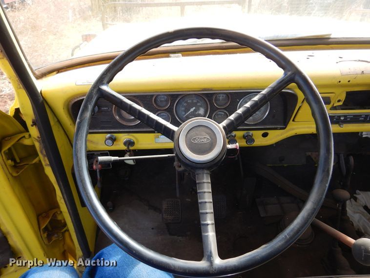 image for item DK4410 1979 Ford F600  flatbed truck