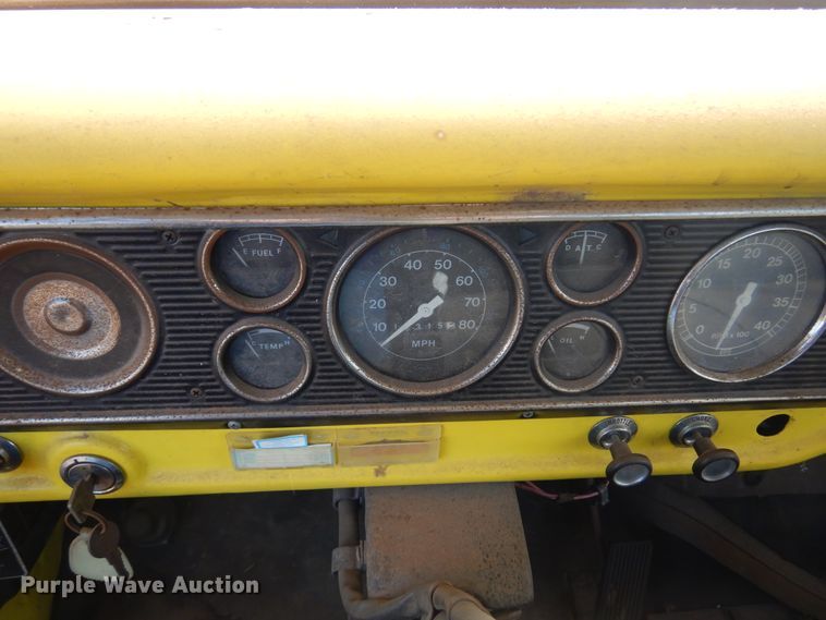 image for item DK4410 1979 Ford F600  flatbed truck