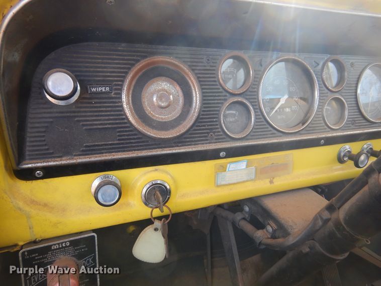 image for item DK4410 1979 Ford F600  flatbed truck