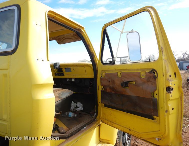 image for item DK4410 1979 Ford F600  flatbed truck