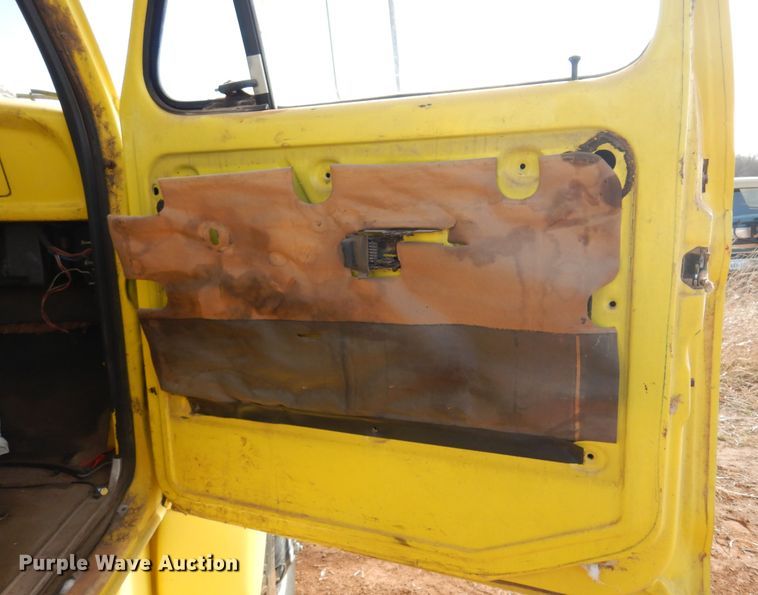 image for item DK4410 1979 Ford F600  flatbed truck