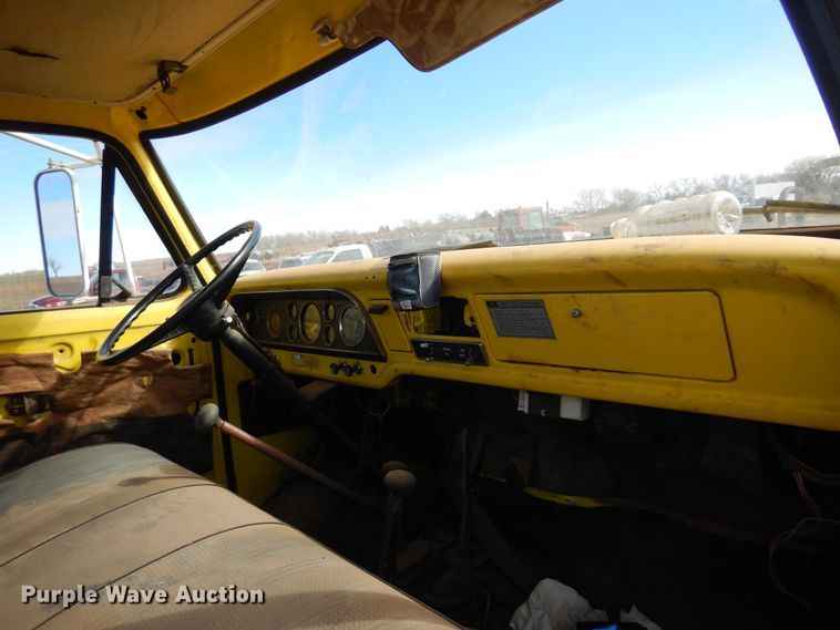 image for item DK4410 1979 Ford F600  flatbed truck