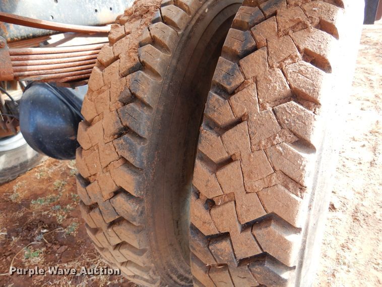 image for item DK4410 1979 Ford F600  flatbed truck