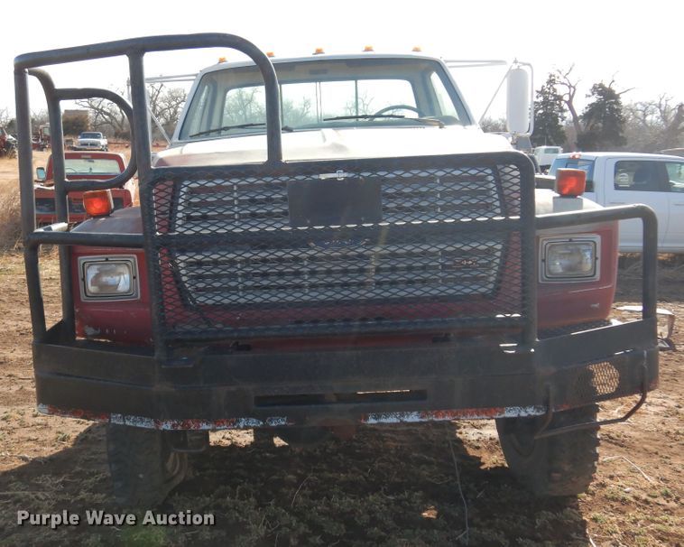 image for item DK4411 1986 Ford F700  truck cab and chassis