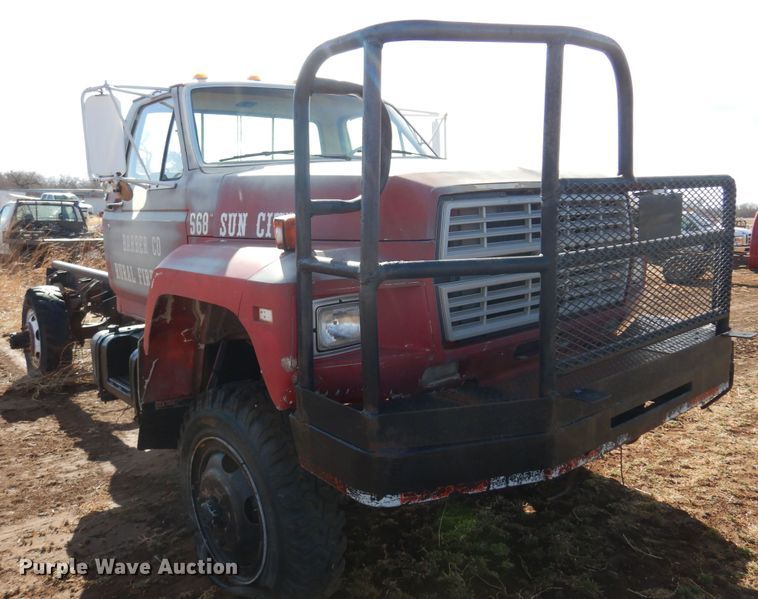 image for item DK4411 1986 Ford F700  truck cab and chassis