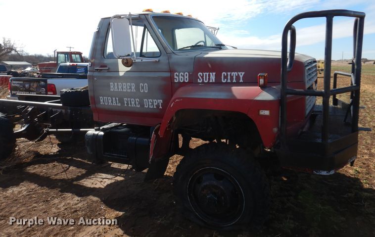 image for item DK4411 1986 Ford F700  truck cab and chassis