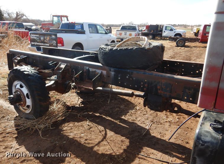 image for item DK4411 1986 Ford F700  truck cab and chassis