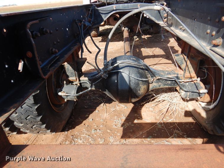 image for item DK4411 1986 Ford F700  truck cab and chassis