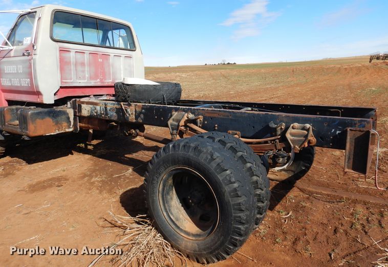 image for item DK4411 1986 Ford F700  truck cab and chassis