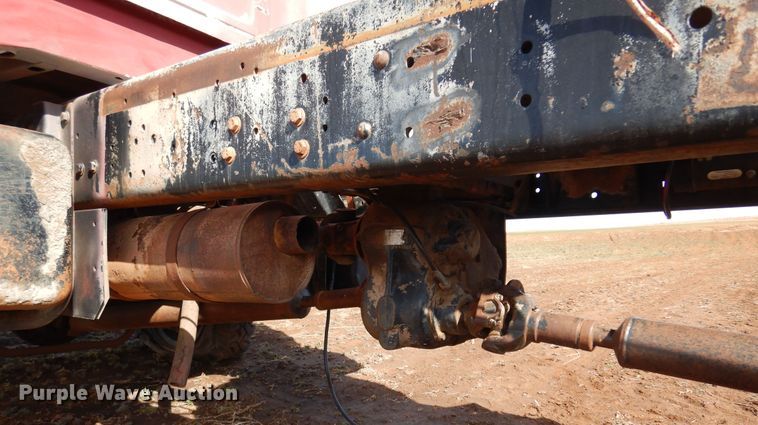 image for item DK4411 1986 Ford F700  truck cab and chassis