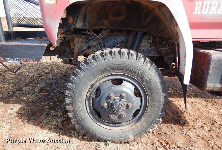 image for item DK4411 1986 Ford F700  truck cab and chassis