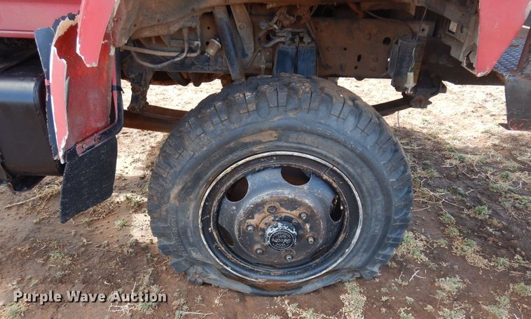 image for item DK4411 1986 Ford F700  truck cab and chassis