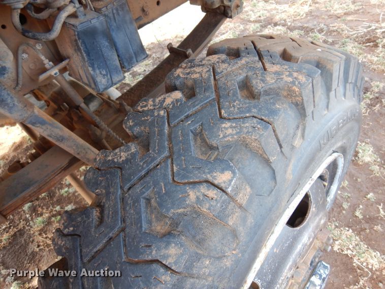 image for item DK4411 1986 Ford F700  truck cab and chassis