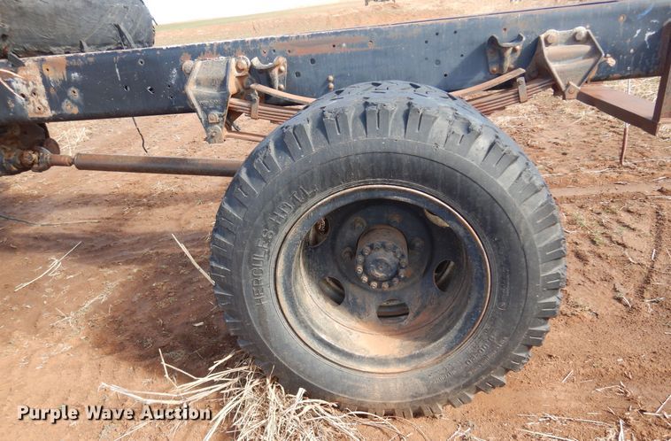 image for item DK4411 1986 Ford F700  truck cab and chassis