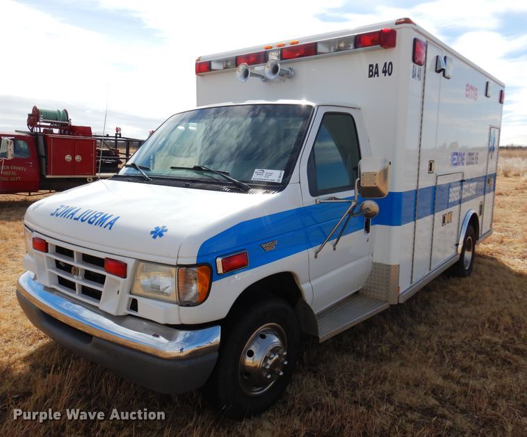 image for item DK4412 2003 Ford E450 Super Duty  ambulance