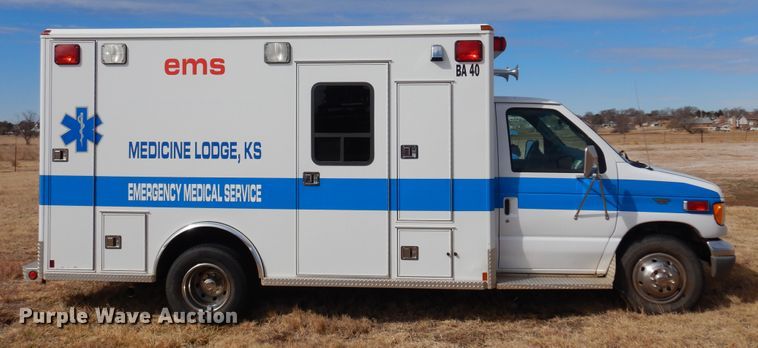 image for item DK4412 2003 Ford E450 Super Duty  ambulance