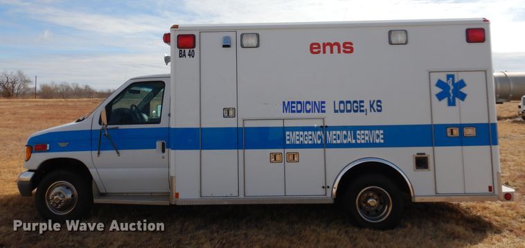 image for item DK4412 2003 Ford E450 Super Duty  ambulance
