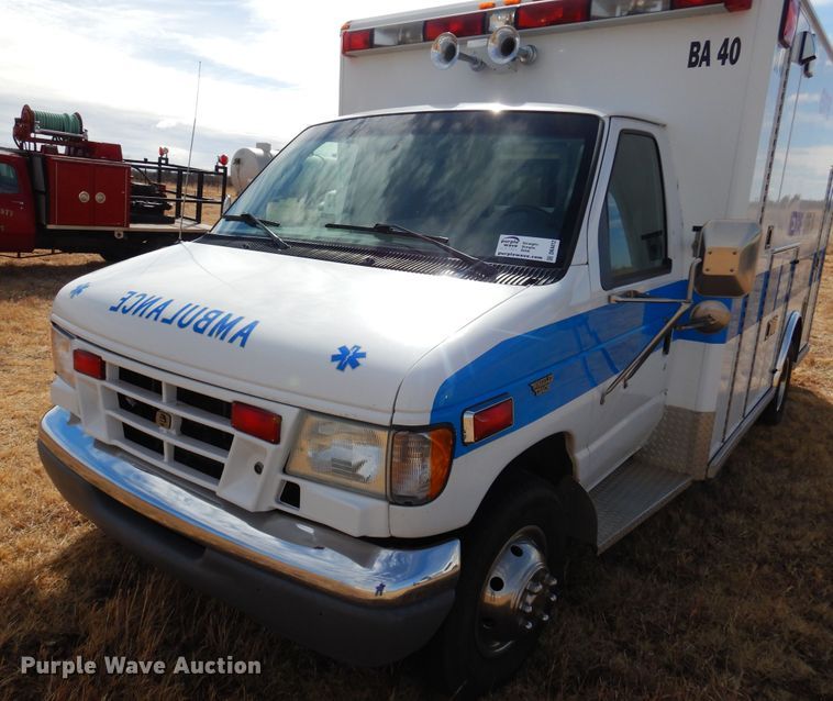 image for item DK4412 2003 Ford E450 Super Duty  ambulance