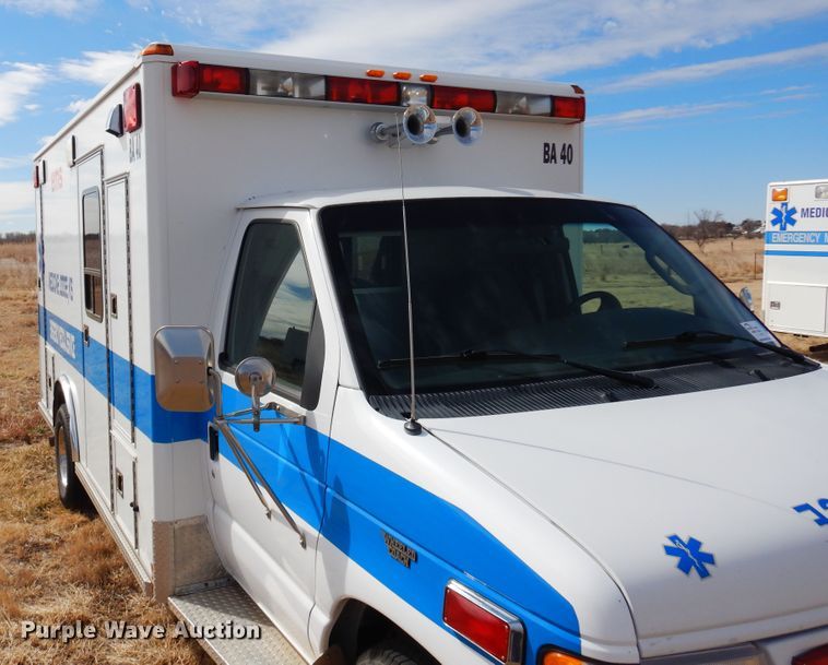 image for item DK4412 2003 Ford E450 Super Duty  ambulance
