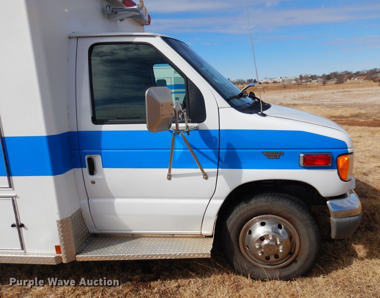image for item DK4412 2003 Ford E450 Super Duty  ambulance