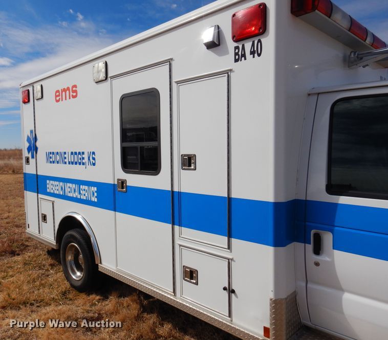 image for item DK4412 2003 Ford E450 Super Duty  ambulance