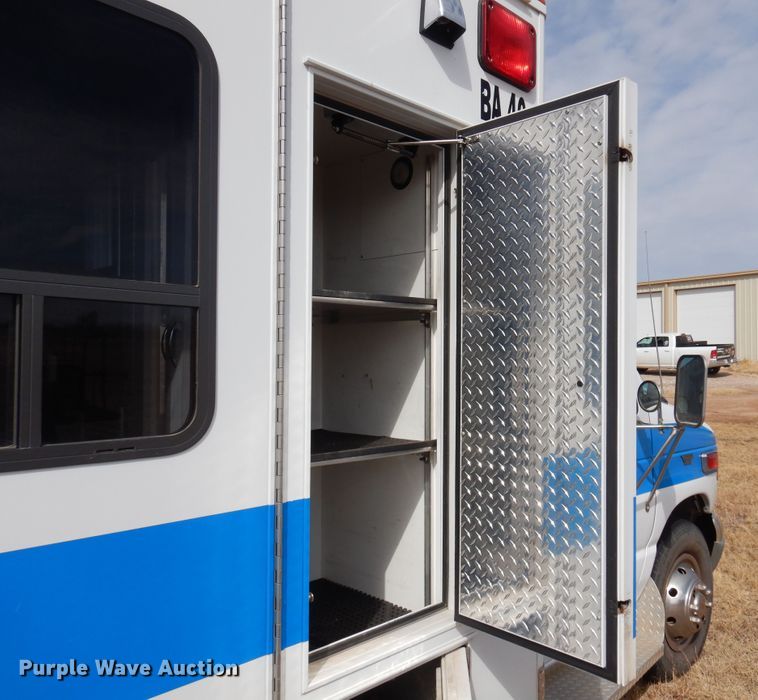 image for item DK4412 2003 Ford E450 Super Duty  ambulance