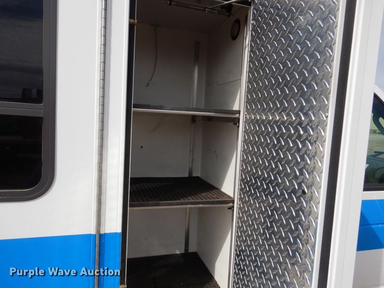 image for item DK4412 2003 Ford E450 Super Duty  ambulance