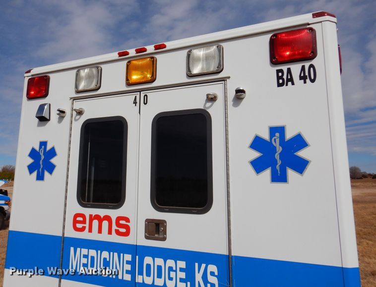 image for item DK4412 2003 Ford E450 Super Duty  ambulance
