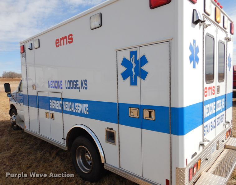 image for item DK4412 2003 Ford E450 Super Duty  ambulance