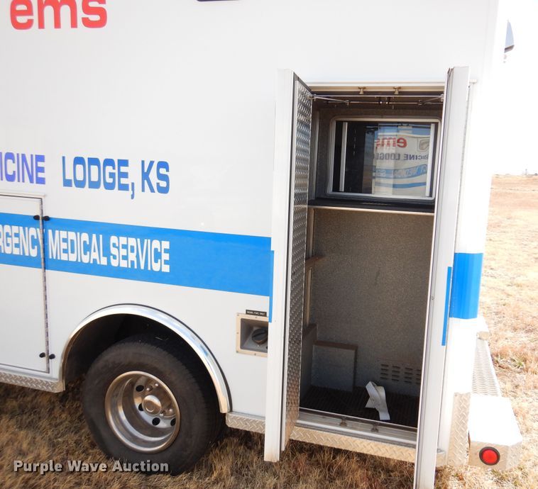 image for item DK4412 2003 Ford E450 Super Duty  ambulance