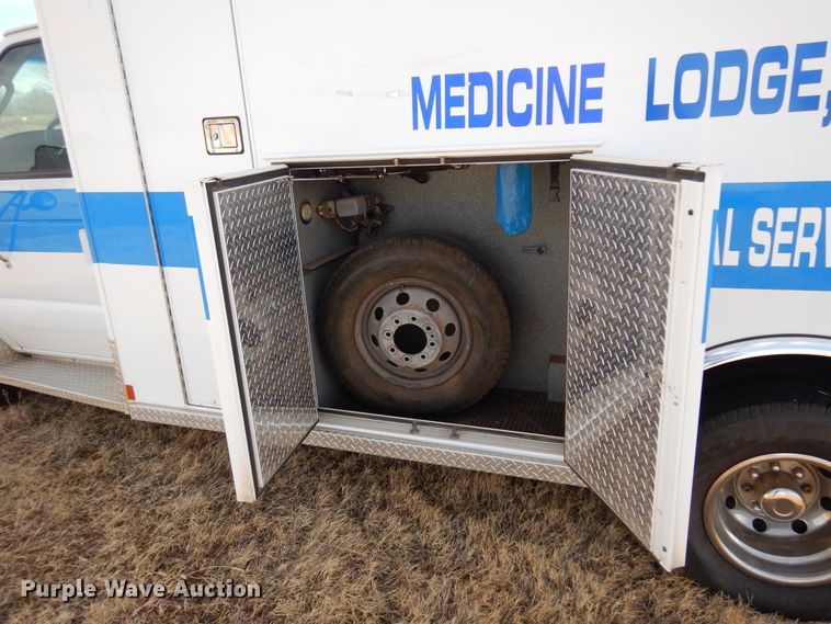 image for item DK4412 2003 Ford E450 Super Duty  ambulance