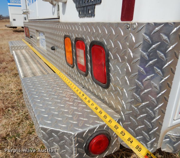 image for item DK4412 2003 Ford E450 Super Duty  ambulance