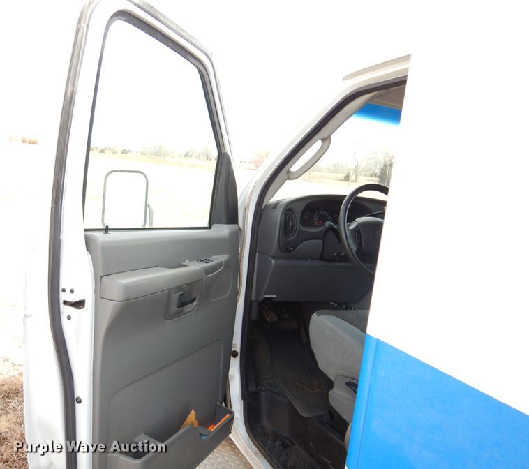 image for item DK4412 2003 Ford E450 Super Duty  ambulance