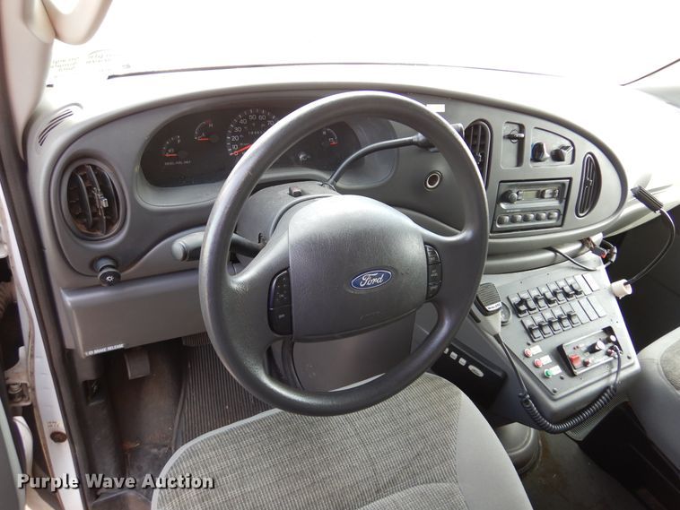 image for item DK4412 2003 Ford E450 Super Duty  ambulance