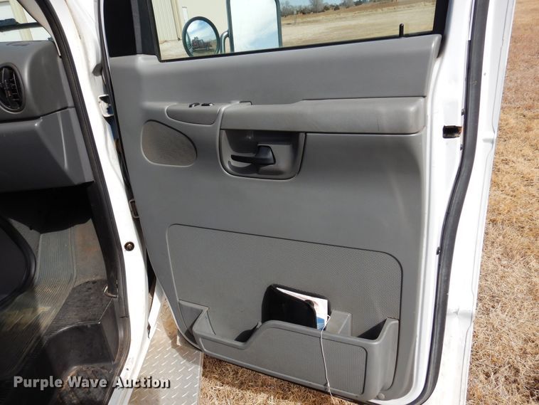 image for item DK4412 2003 Ford E450 Super Duty  ambulance