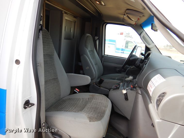 image for item DK4412 2003 Ford E450 Super Duty  ambulance