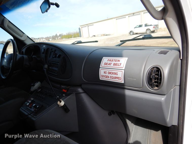 image for item DK4412 2003 Ford E450 Super Duty  ambulance