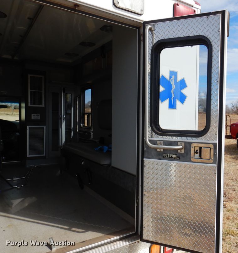 image for item DK4412 2003 Ford E450 Super Duty  ambulance