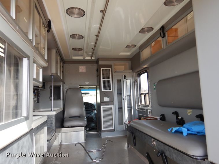 image for item DK4412 2003 Ford E450 Super Duty  ambulance