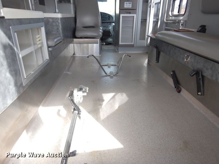 image for item DK4412 2003 Ford E450 Super Duty  ambulance