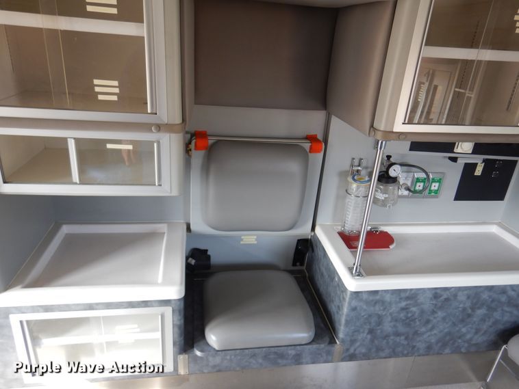 image for item DK4412 2003 Ford E450 Super Duty  ambulance