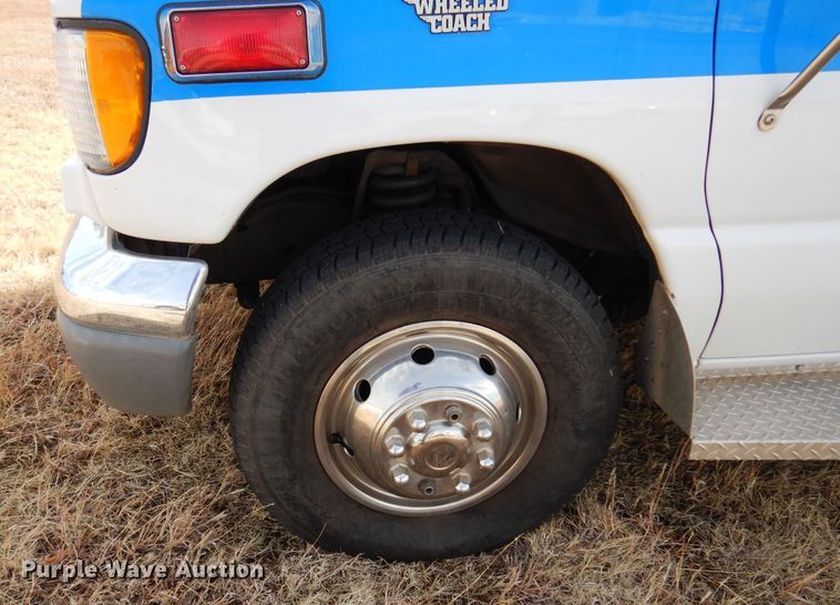 image for item DK4412 2003 Ford E450 Super Duty  ambulance
