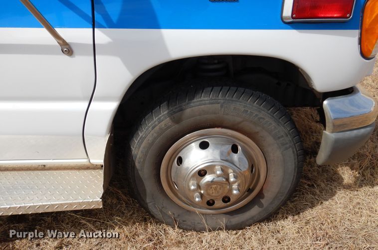 image for item DK4412 2003 Ford E450 Super Duty  ambulance