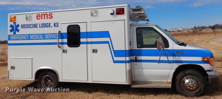 image for item DK4415 1997 Ford E350  ambulance